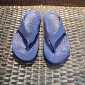 Oofos sandals, women’s size 11